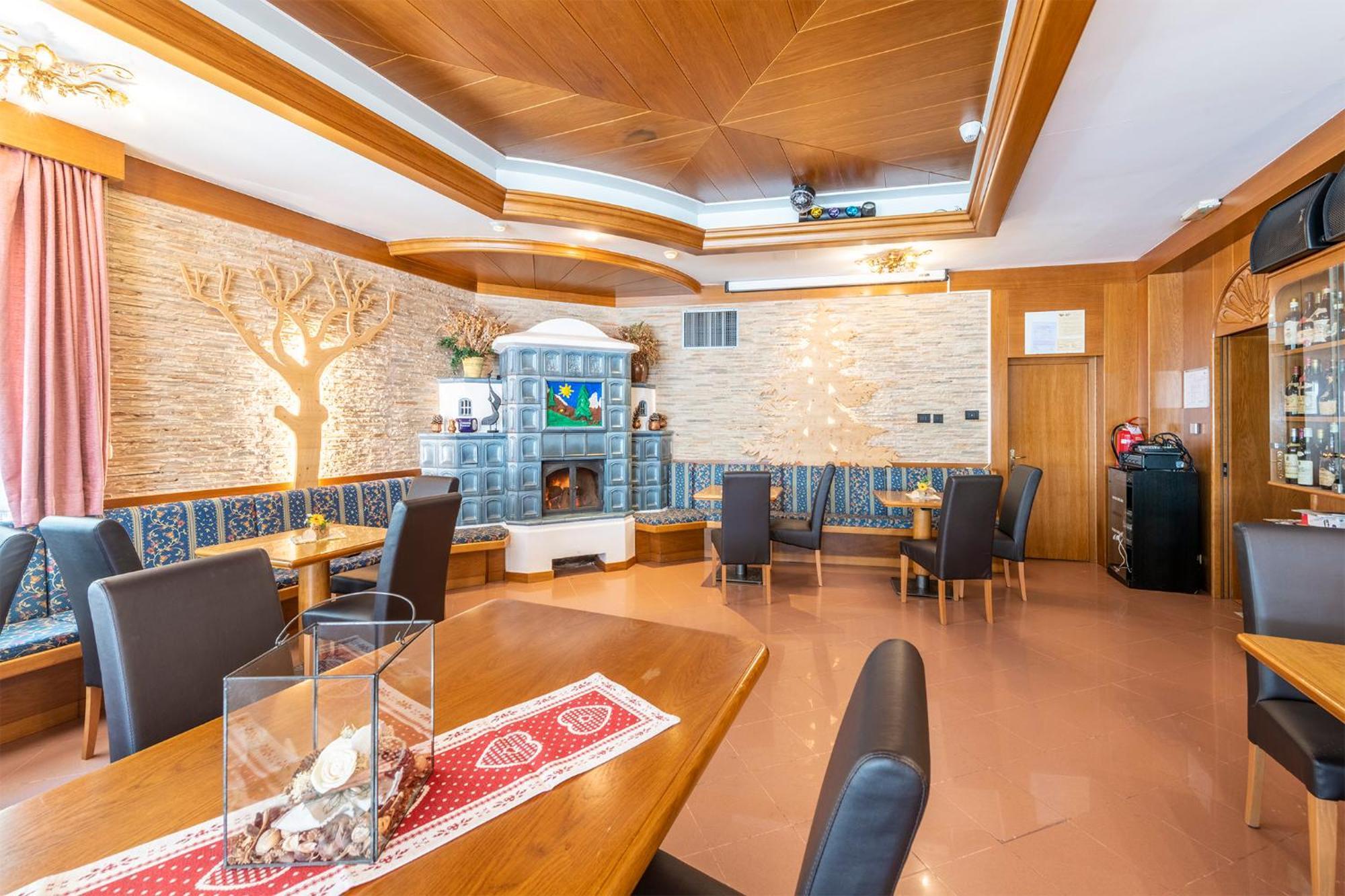 Hotel Alpino Wellness & Spa Пейо Фонти Екстериор снимка
