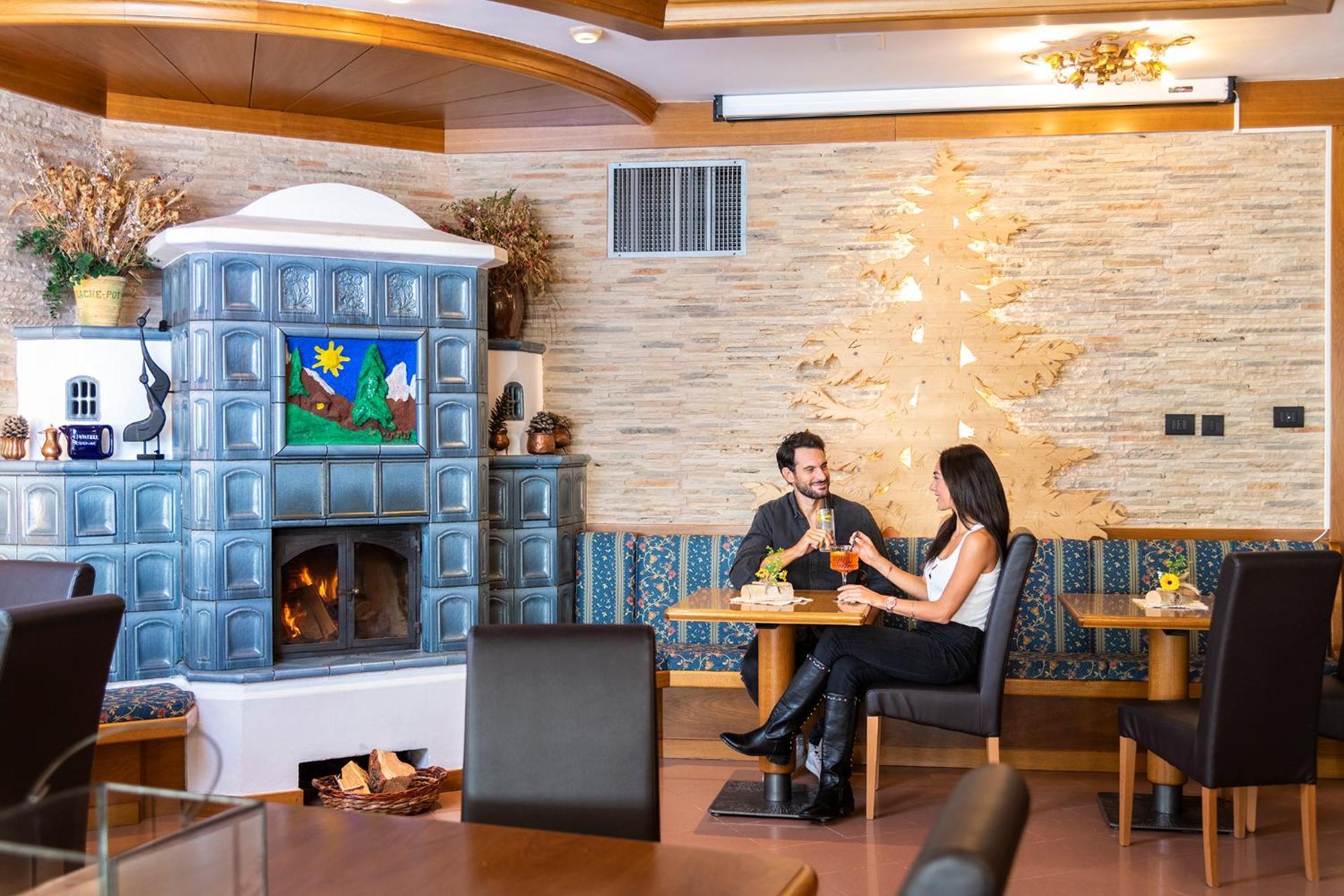 Hotel Alpino Wellness & Spa Пейо Фонти Екстериор снимка