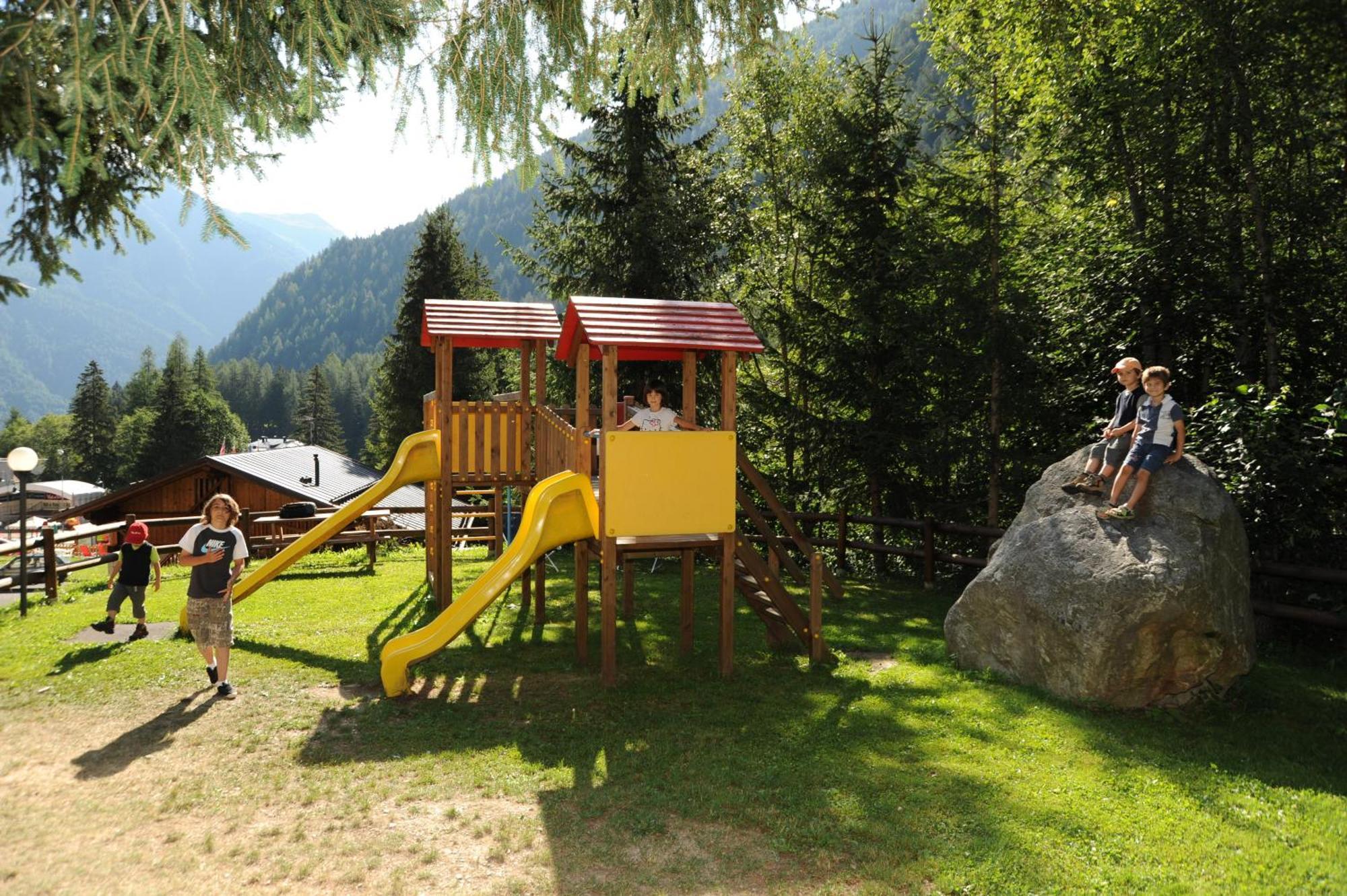Hotel Alpino Wellness & Spa Пейо Фонти Екстериор снимка